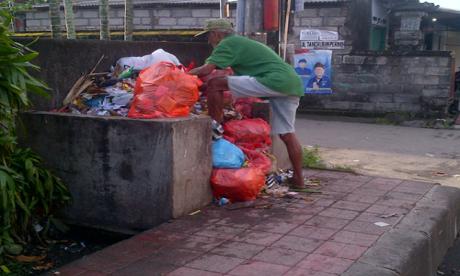 bak sampah bukan solusi