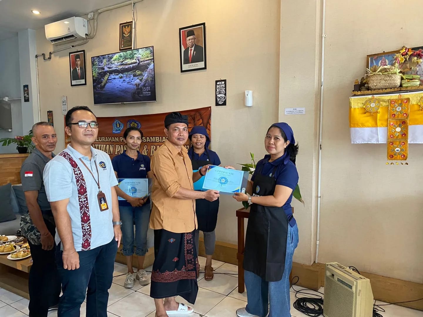 Lurah Padangsambian Menghadiri Kegiatan Penutupan Pelatihan Pastry & Bakery Kelurahan Padangsambian