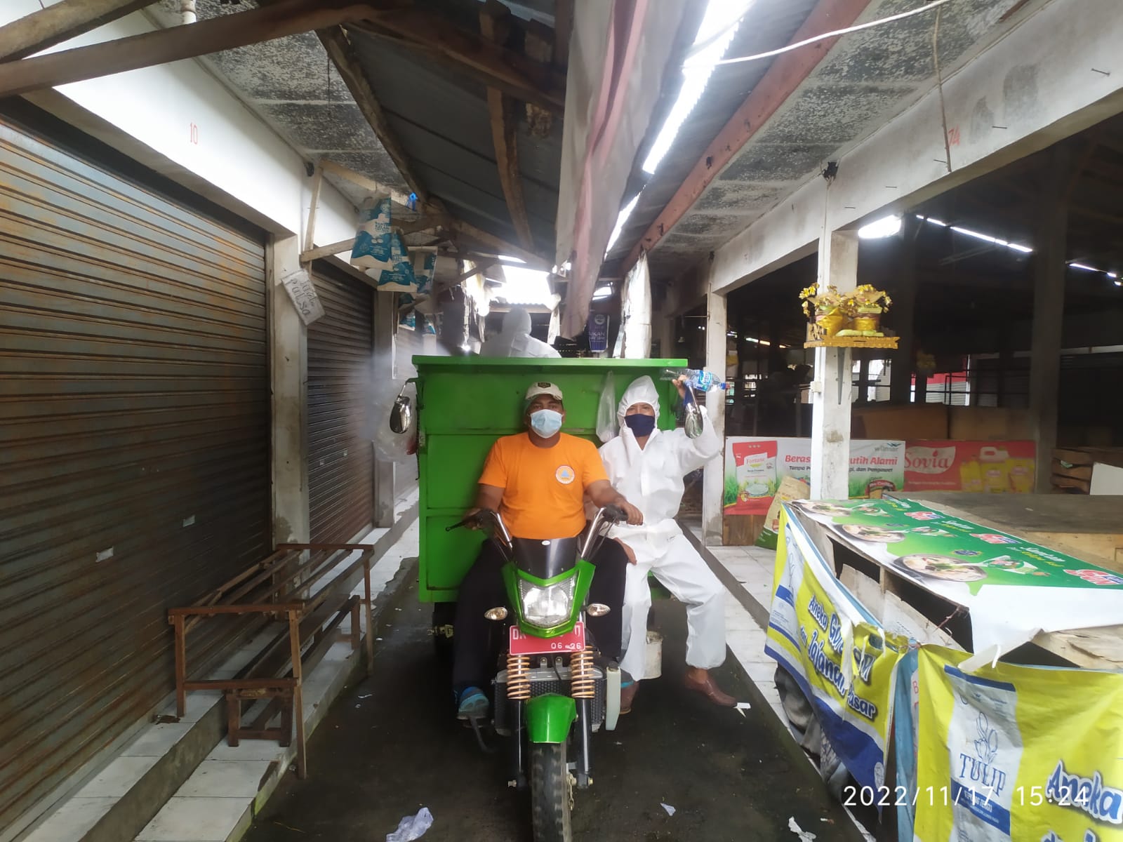 Pemutusan Rantai Penyebaran Covid-19 - Kelurahan Padangsambian Kembali Melaksanakan Penyemprotan Desinfektan Di Tempat-Tempat Umum 