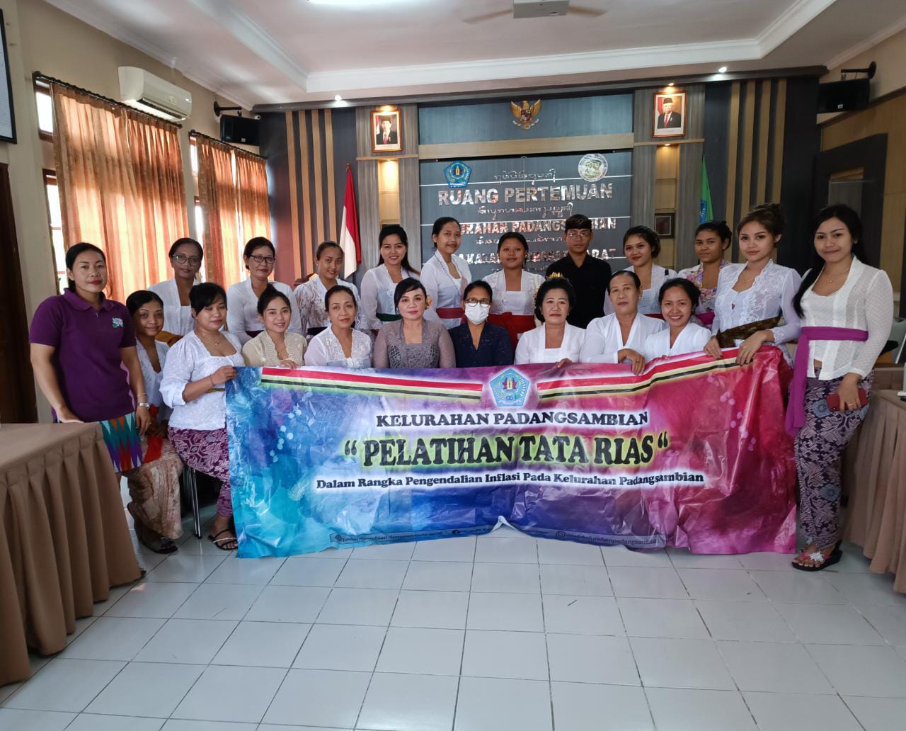 Penutupan Pelatihan Tata Rias Di Kelurahan Padangsambian