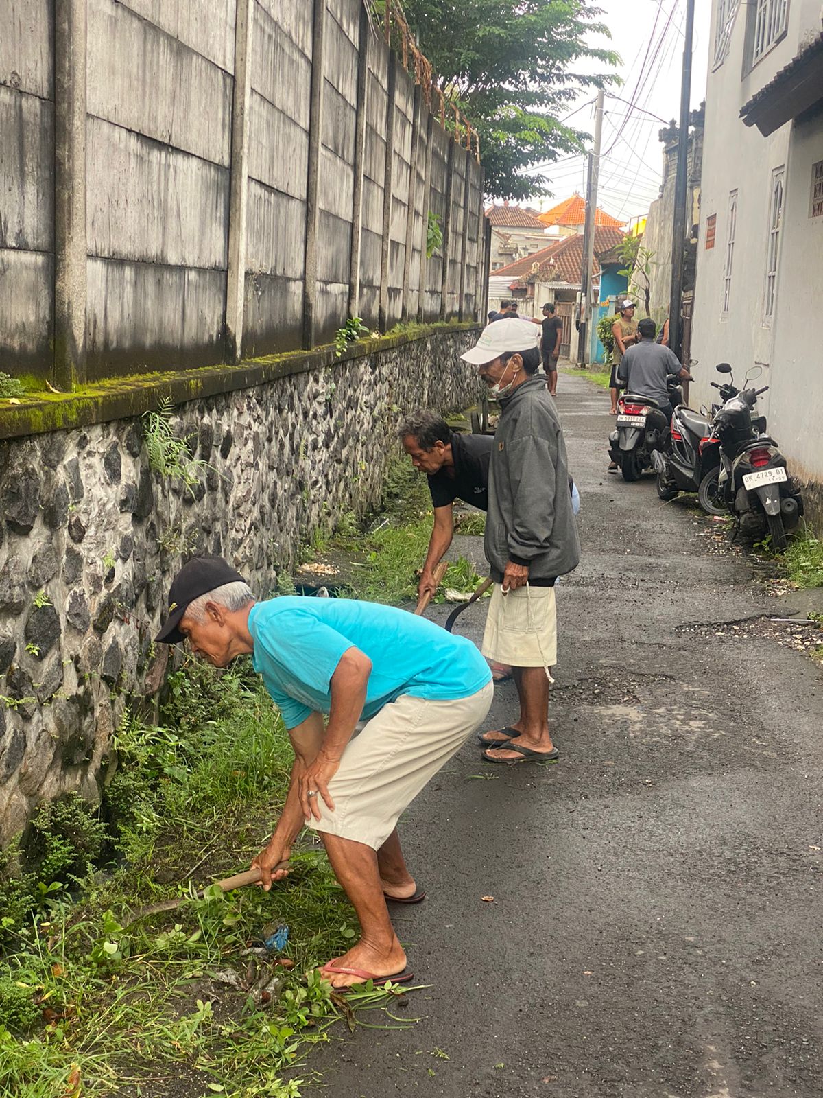 Giat Gotong Royong Kerja Bakti Lingkungan-Lingkungan Di Kelurahan Padangsambian