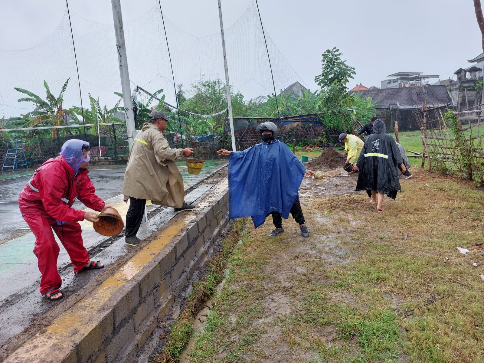 Jumat Bersih! Persiapan Kelurahan Padangsambian Menghadapi Lomba Bola Volly Pertama Setelah Sekian Lama