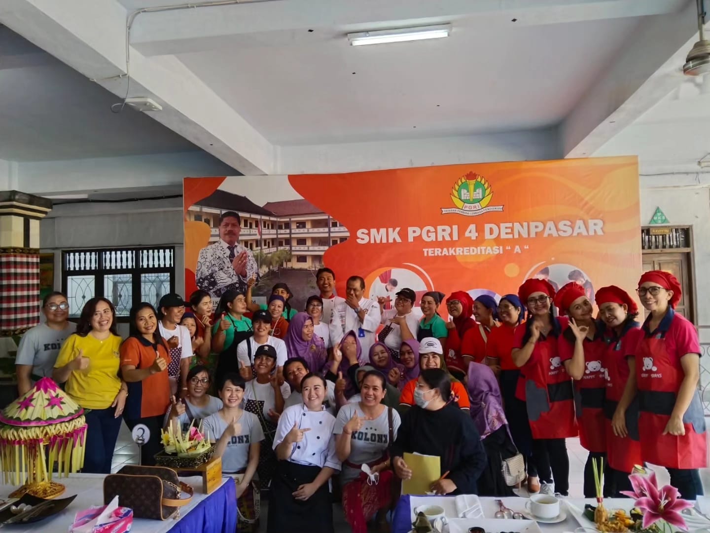 PKK Lingkungan Kelurahan Padangsambian Antusias Mengikuti Lomba Memasak Dalam Rangka HUT SMK PGRI 4 Denpasar