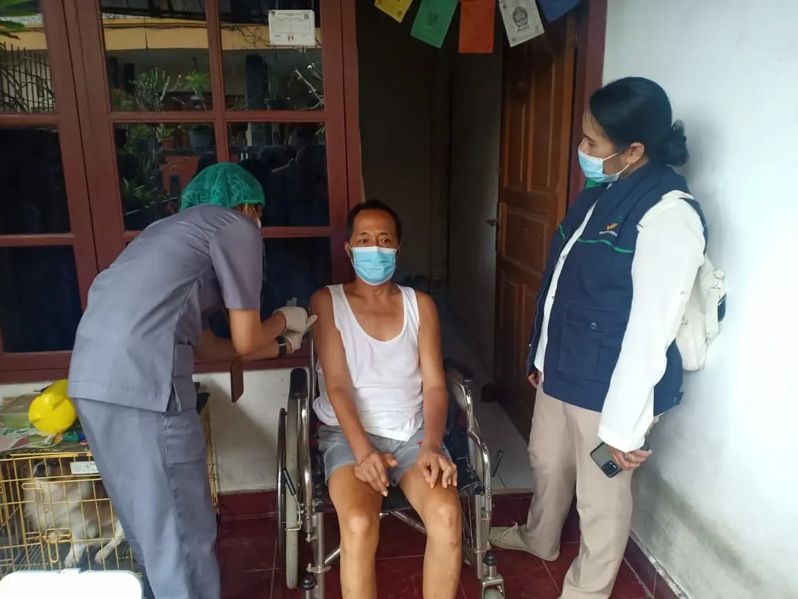 Kegiatan Home Visit Vaksinasi Covid-19 Bagi Penyandang Disabilitas