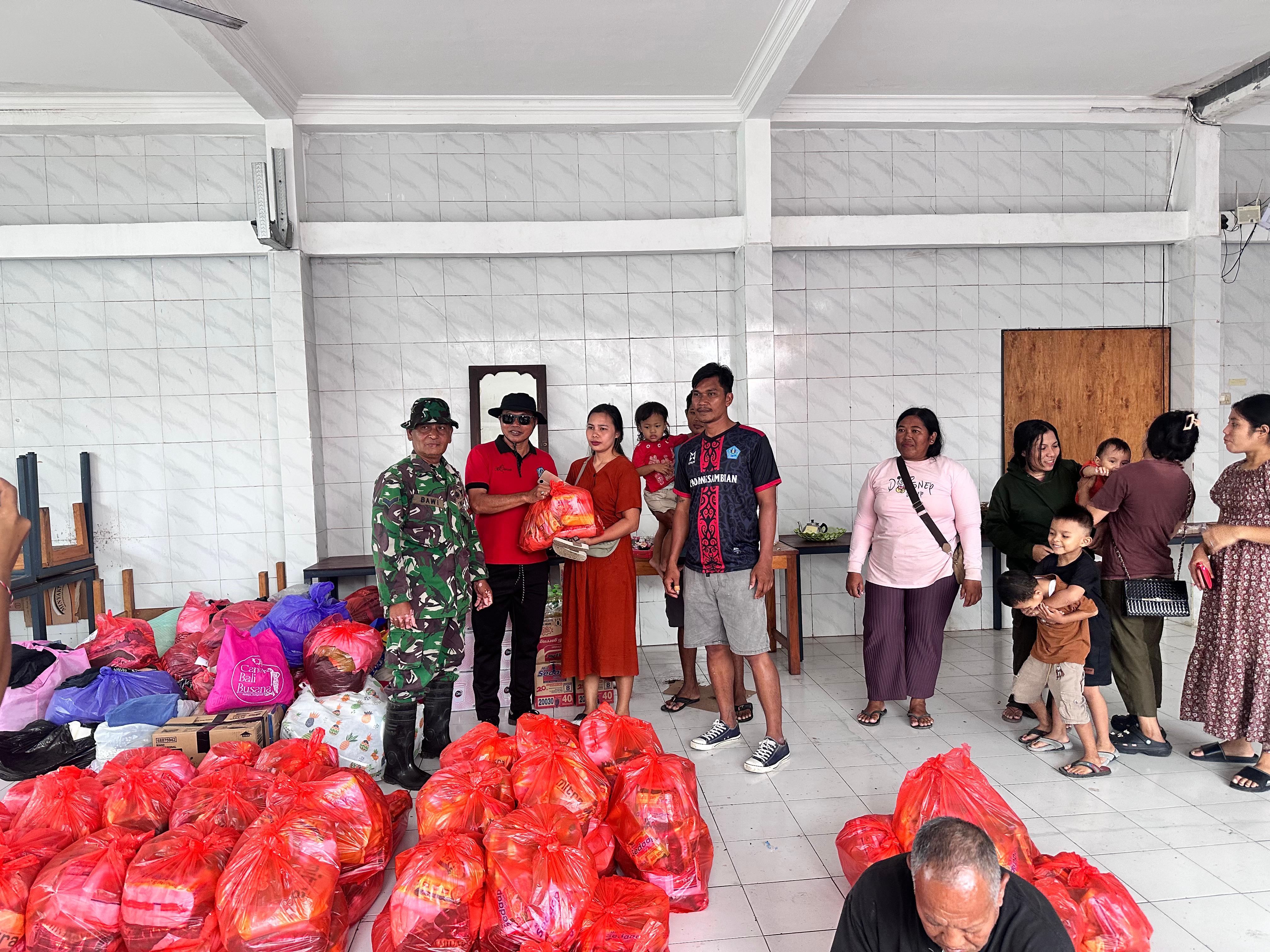 Pemulihan Pascabanjir, Kelurahan Padangsambian Terus Distribusikan Bantuan kepada Masyarakat