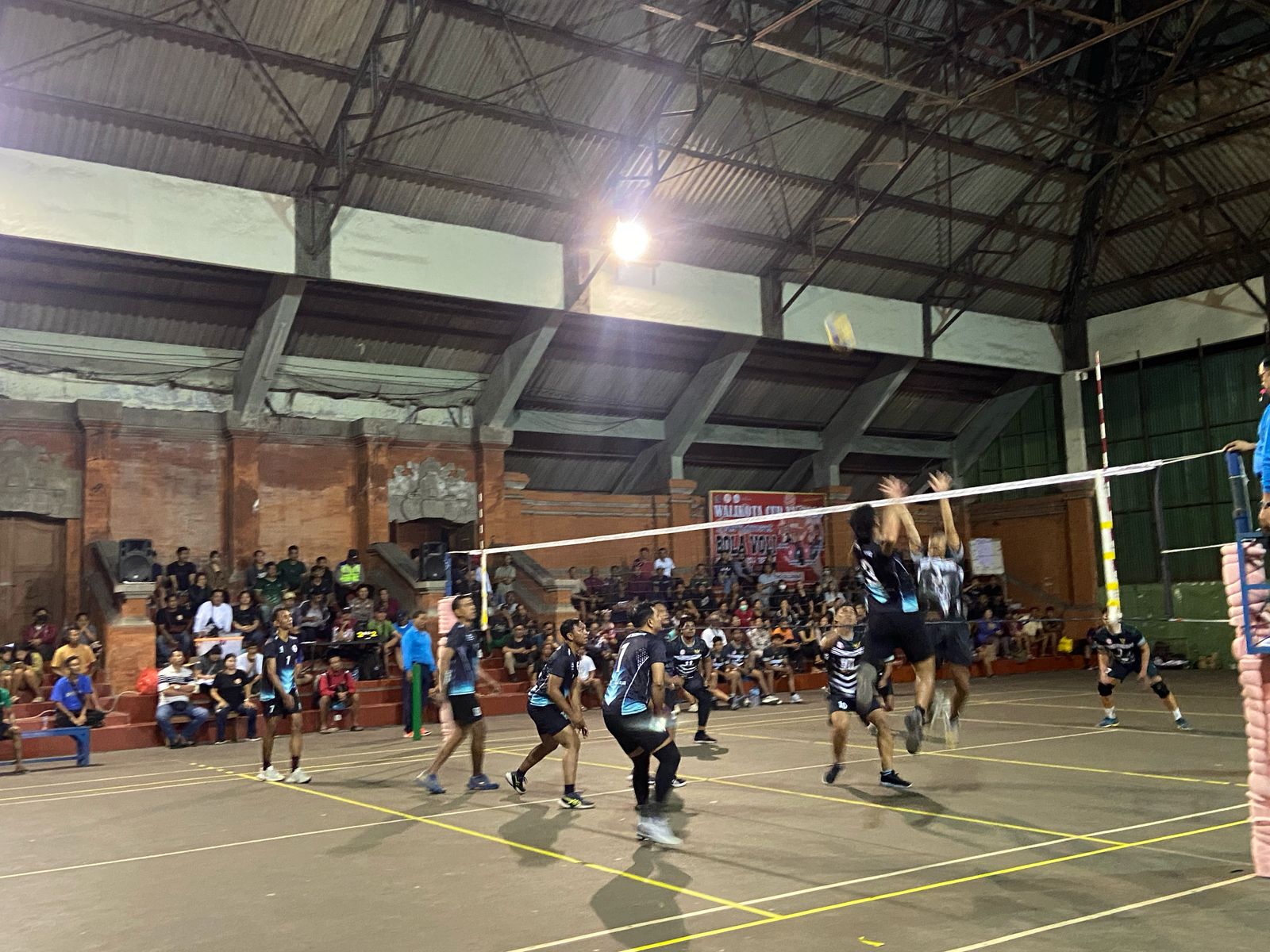 LOMBA BOLA VOLI PADANGSAMBIAN CUP 3 KELURAHAN PADANGSAMBIAN DALAM RANGKA HUT RI